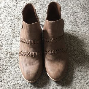 Universal thread Autumn Braided Cut out boots